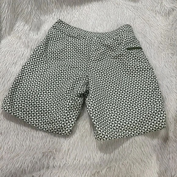 Patagonia green in wheel summer beach board shorts size 33 - Picture 5 of 7